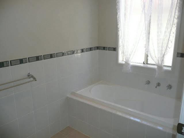 All Seasons Port Elliot Holiday House Экстерьер фото